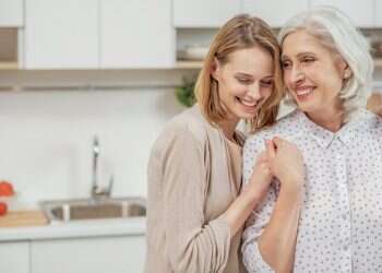 אין הורות מושלמת: ספר על יחסי אם ובת שלא נופל לקיטש