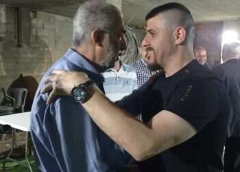 שוב: בכירים ערבים חוגגים שחרור של מחבל