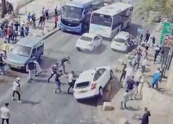 ניסיון לינץ' בירושלים בדרך יריחו. צילום: דוברות המשטרה ניסיון לינץ' בירושלים: צעירים ערבים יידו אבנים על רכב יהודי