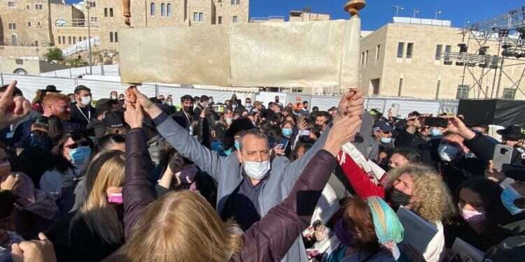 נשות הכותל. צילום: אירינה לוט  כותל הדמעות