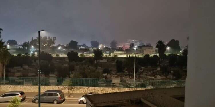 לוד, הלילה. צילום: מאיר ליוש המשך התקיפה ברצועה: צה"ל חיסל בכירים במערך המודיעין של חמאס