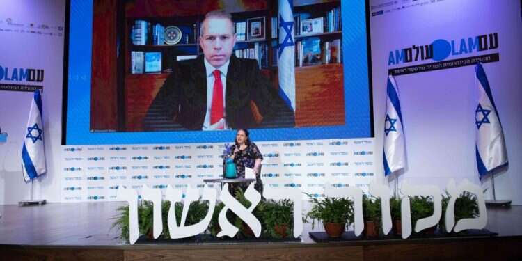 צפו: ריאיון אחד על אחד הודיה כריש־חזוני עם גלעד ארדן