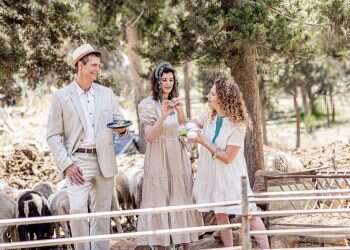 שוקוליטרית, גבנית ושף נכנסו לחווה: הפקת אופנה באווירת חג