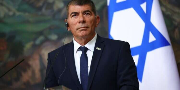 שר החוץ גבי אשכנזי. צילום: EPA אשכנזי: ישראל השלימה עם ההחלטה האמריקנית לפתוח קונסוליה לפלסטינים בירושלים