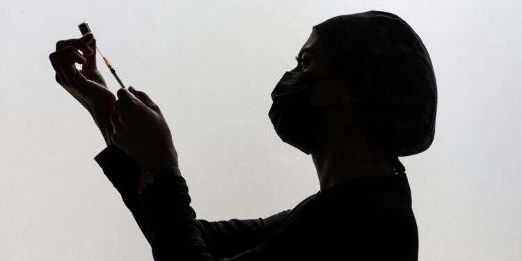 אילוסטרציה. צילום: AFP אחות שהזדהתה עם פרעות נגד יהודים תחזור לעבוד בבית חולים