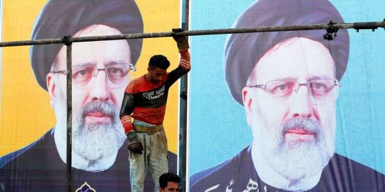 תמונתו של ראיסי על שלטי בחירות באיראן. צילום: EFP