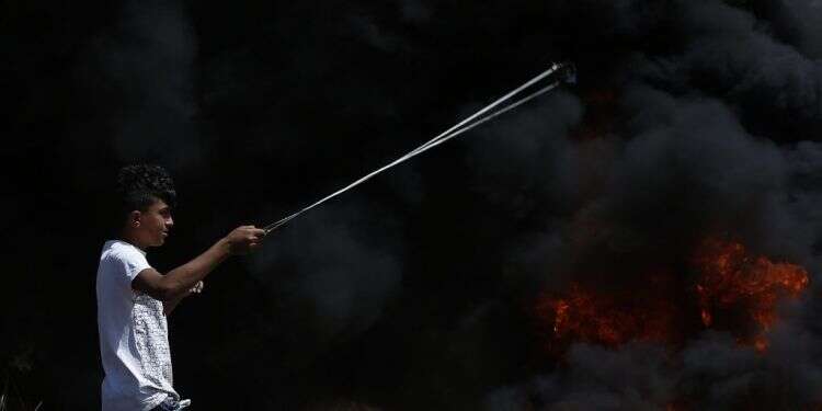 ההתפרעויות בביתא. צילום: EPA מעזה לישראל: "יחידות הבלבול" הפלסטיניות הגיעו לאביתר