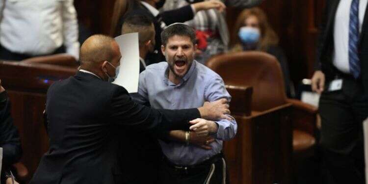 פתאום נעסוק בשאלות חשובות קצת יותר. צילום: EPA מפרסונלי לפרקטי: התזוזות הפוליטיות מחדשות גם את השיח