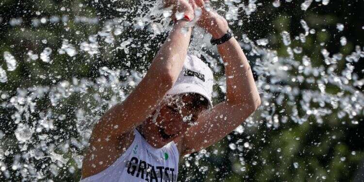 הטמפרטורות עולות. צילום: EPA עומס חום כבד ברחבי הארץ