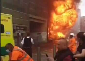 שריפת ענק כתוצאה מפיצוץ ליד תחנת רכבת בלונדון