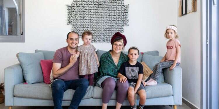 משפחת לב. צילום: אבישג שאר- ישוב