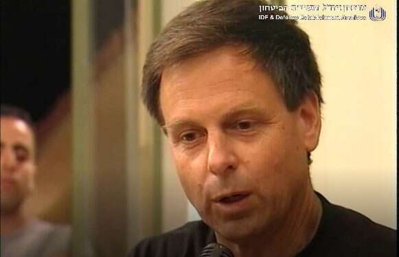 אילן רמון. צילום מסך מתוך הסרטון שנחשף צפו: סרטון נדיר של אילן רמון ז"ל מדבר על תקיפת הכור בעיראק