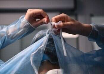 אחות שהזדהתה עם פרעות נגד יהודים תחזור לעבוד בבית חולים