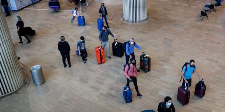 נוסעים נכנסים בנתב הפארסה נמשכת: ספורטאים נוספים הגיעו ארצה ללא אישור