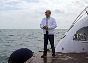 בריטניה מכחישה את הטענה שבוצע ירי לעבר משחתת שלה