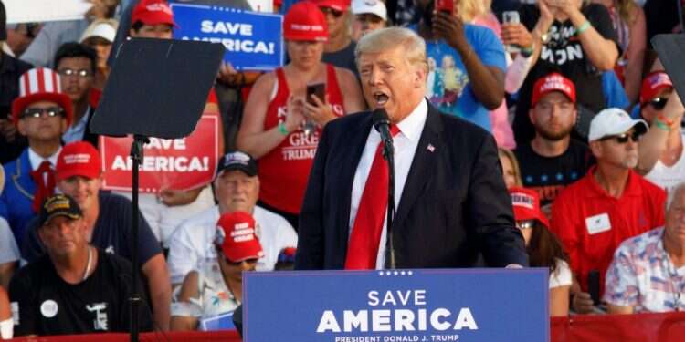 דונלד טראמפ בעצרת פוליטית באוהיו. צילום: AFP דונלד טראמפ עדיין פופולרי, אבל הקסם הולך ומתפוגג