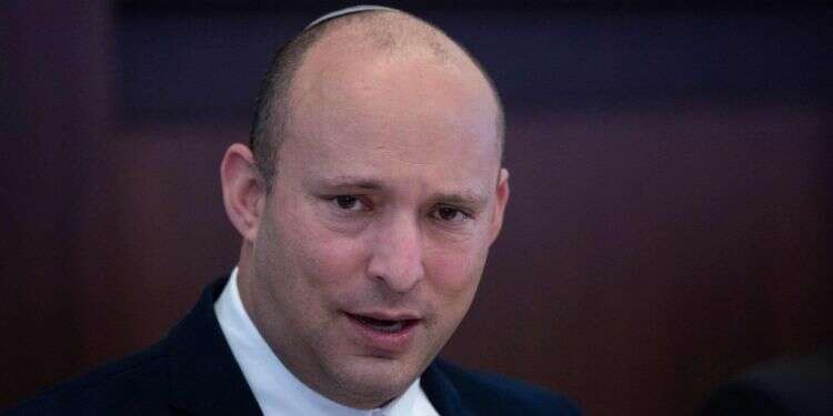 ראש הממשלה נפתלי בנט. צילום: AFP ראש הממשלה בנט בקריאה לבני הנוער: "צאו להתחסן, לפני שלא תוכלו"