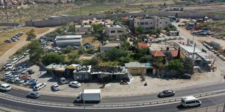 בית המשפט: לא נתערב באכיפה נגד מתחם העסקים הבלתי חוקי בחיזמא