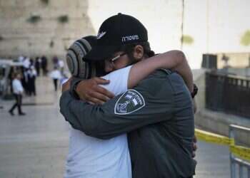 עוז הושבע למג"ב: "שומר יותר טוב על הדת כאן מאשר בבית"