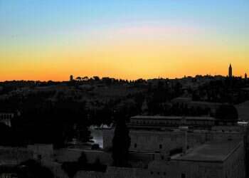 לפאתי מזרח קדימה: לאיזה כיוון פנה בית המקדש?