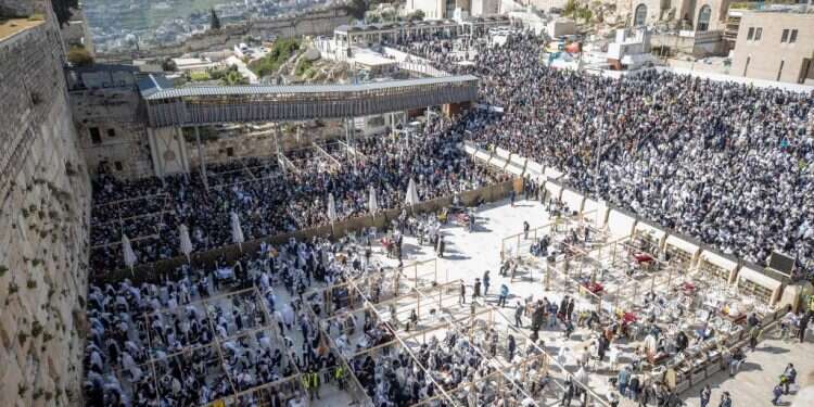 גשר המוגרבים ורחבת הכותל. צילום: יונתן זינדל, פלאש 90 בנט החליט: גשר המוגרבים הבלתי חוקי לא יוחלף, אלא ישופץ