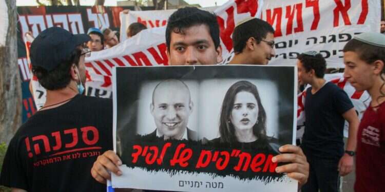 צילום: פלאש 90 ממשלת בנט־לפיד: חגיגה גדולה של רואי השחורות