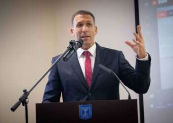 שר הדתות הנחה: "דין אחד למתחמי בילוי ולבתי כנסת"