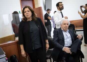 סנגורי נתניהו ואלוביץ': הפרקליטות למעשה מודה שבוצע שימוש ברוגלה