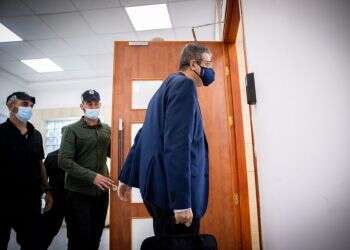 הגנת נתניהו: "לא בדקתם סנטימטר והגשתם כזה כתב אישום"