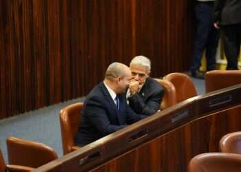 יאיר לפיד ונפתלי בנט. צילום: דוברות הכנסת - נועם מושקוביץ