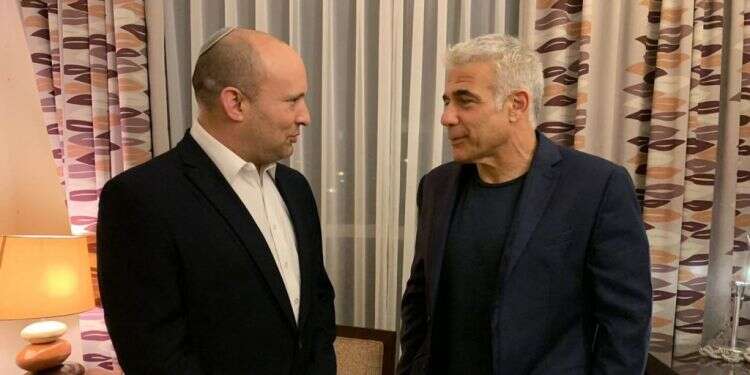 בנט ולפיד בכפר המכביה