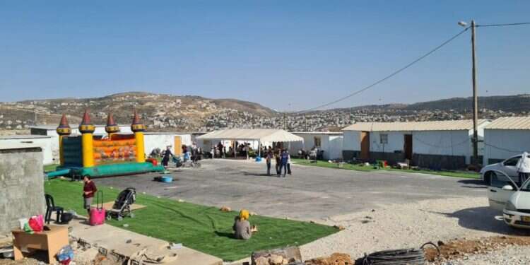 היישוב הלא מוכר אביתר מתרחב במהירות, אך נערך לפינוי