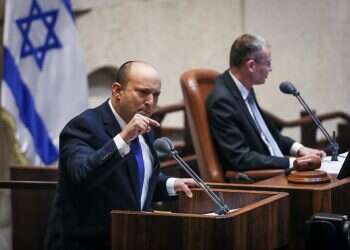 נפתלי בנט בנאום השבעת הממשלה. צילום: דוברות הכנסת, נועם מושקוביץ נתניהו: "בנט הוליך שולל מאות אלפי מצביעי ימין"