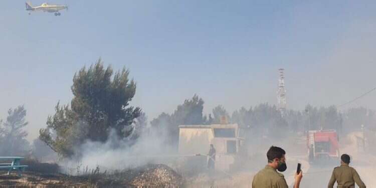 שריפת ענק באדורה: כל הישוב פונה