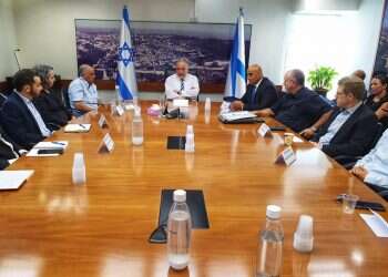 שר אוצר חדש: "לא עובד אצלכם, עובד איתכם"