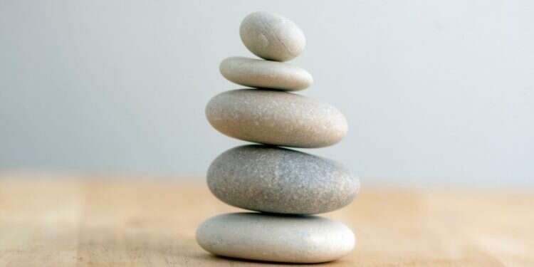 אבן החכמים: שתי גישות לסוגיית הפרדוקס