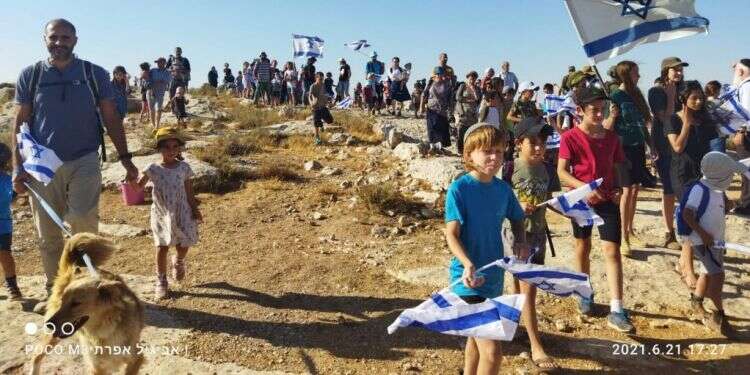 אלפים בצעדות הריבונות ברחבי יהודה ושומרון