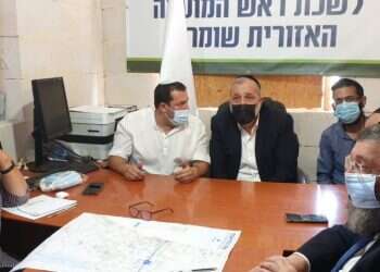 דרעי בביקור באביתר: "נעשה הכול כדי שהיישוב הזה יישאר"