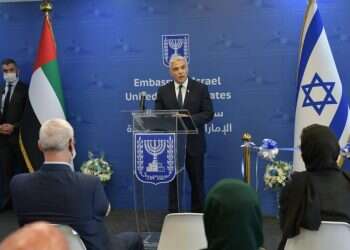 יאיר לפיד בפתיחת השגרירות באבו-דאבי: "קוראים לכל המדינות לבוא ולדבר"