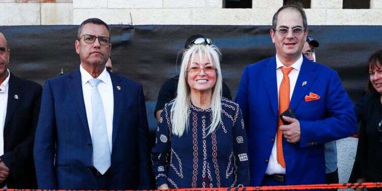 ד ד"ר מרים אדלסון חנכה 150 אופנועי אמבולנס חדשים של איחוד הצלה