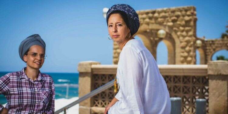 תמר אסרף ( מימין) ויעל שבח. צילום: אריק סולטן