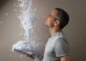 יואב בלום: "אני אומר שאני סופר, אבל בפנים התחושה מורכבת"