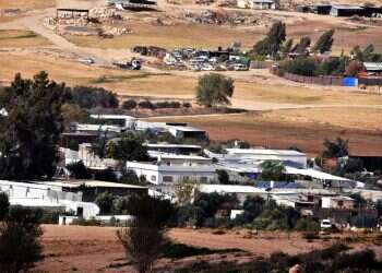 הפזורה הבדואית בין באר־שבע ללקיה. צילום: דודו גרינשפן על כוס קפה: המחלוקת וההסכמה שבהסדרת הפזורה בנגב