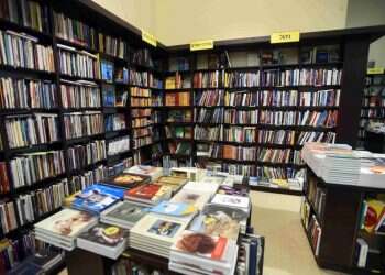 יואב בלום: "אני אומר שאני סופר, אבל בפנים התחושה מורכבת"