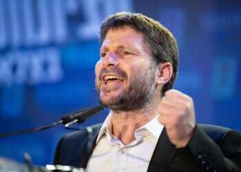 סמוטריץ' פנה למנדלבליט: פתח בחקירה נגד המציגים את שריפת שם השם