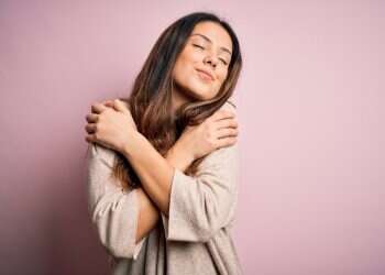 להתמכר, להעריץ, לאהוב: כך נימנע מעבודת אלילים מודרנית