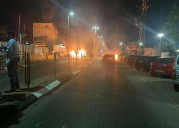 פרעות עכו. צילום: דוברות המשטרה עבר לינץ' בעכו וחזר לזירת האירוע עם השוטר שהציל את חייו