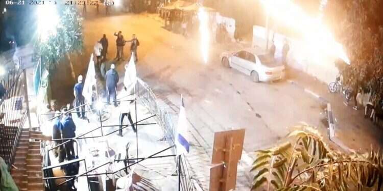 "נשחט אתכם": כך נראים החיים של משפחה יהודית בשכונת שמעון הצדיק