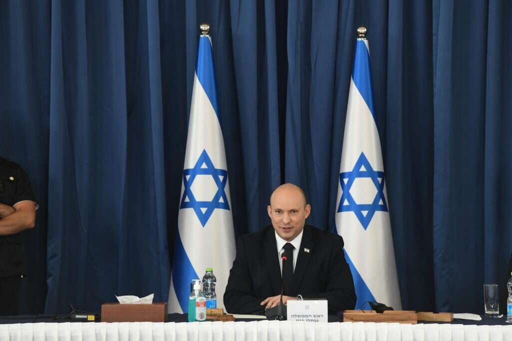 נפתלי בנט בישיבת הממשלה השבועית. צילום: עמוס בן גרשום, לע