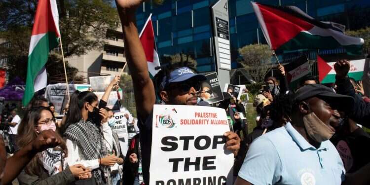 הפגנת BDS. צילום: EPA "מבחינת העולם אנחנו האלטרנטיבה לאל-ג'זירה"